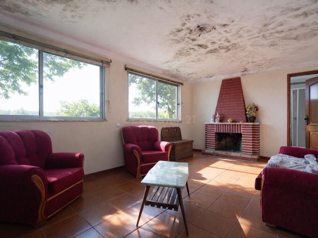 Excelente oportunidade de investimento no centro de São Martinho do Bispo, Coimbra. As referências C0289-01959 (moradia e terreno) e C0289-01957 (terreno) são vendidas em conjunto. - Image 26