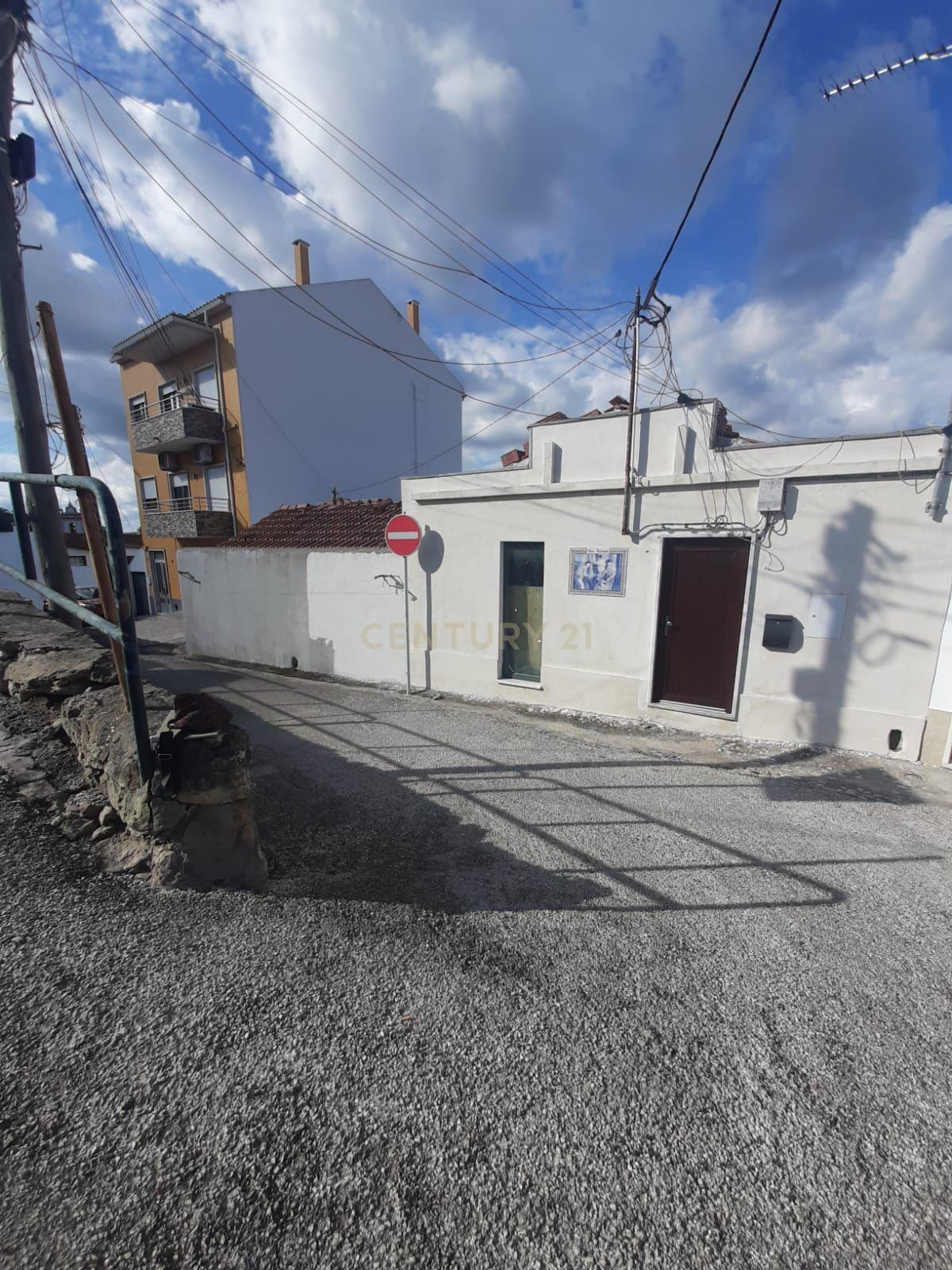 Conjunto de duas casas duplex em Bucelas - Image 1