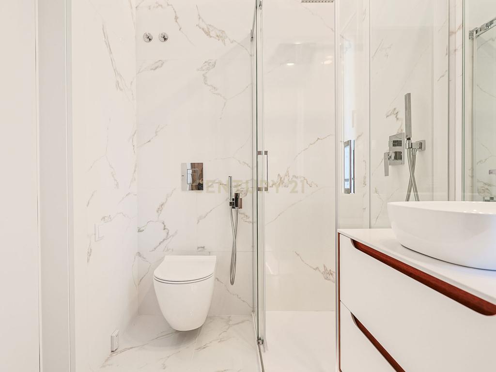 Moradia T5 com Piscina e Domótica - Nova Construção na Charneca da Caparica - Image 9