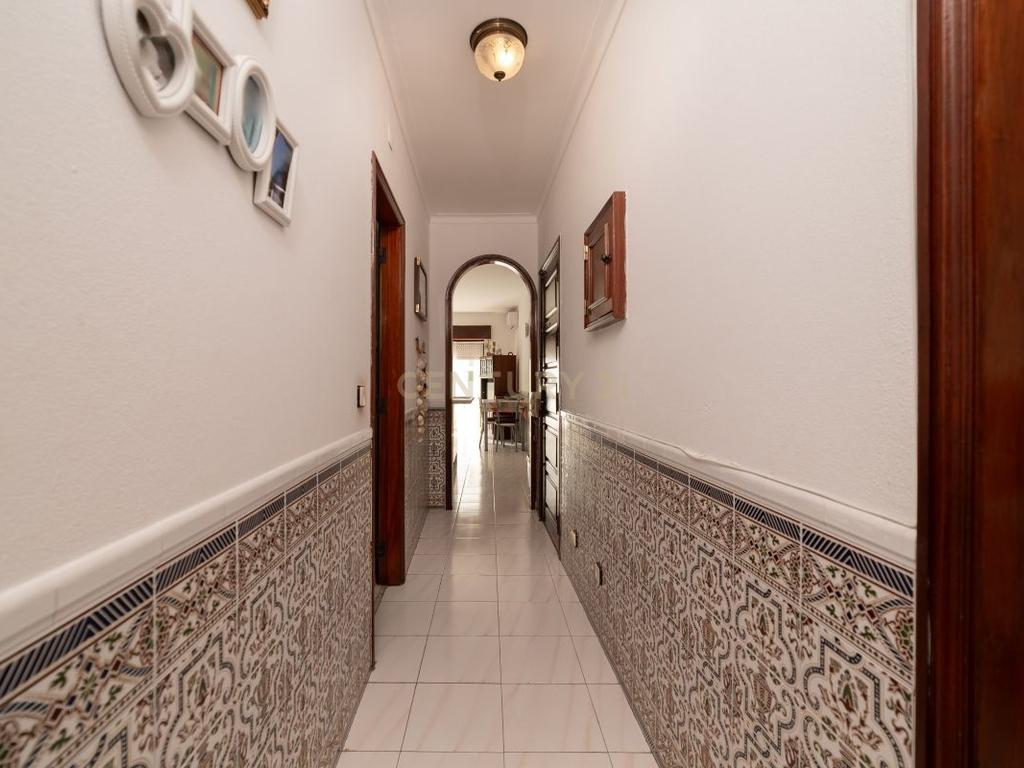 Apartamento T2 em Monte Gordo – Rua Pedonal, a poucos metros da praia - Image 8