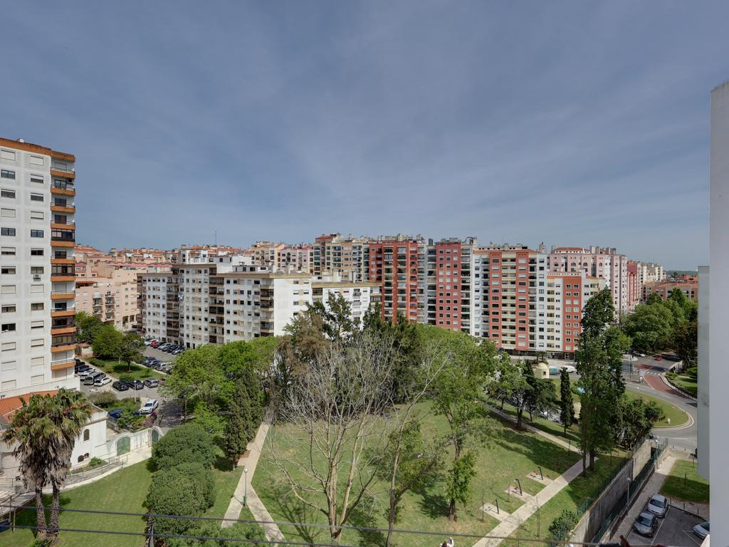 Apartamento T3 Remodelado em Massamá (Rua Miguel Torga) - Image 22