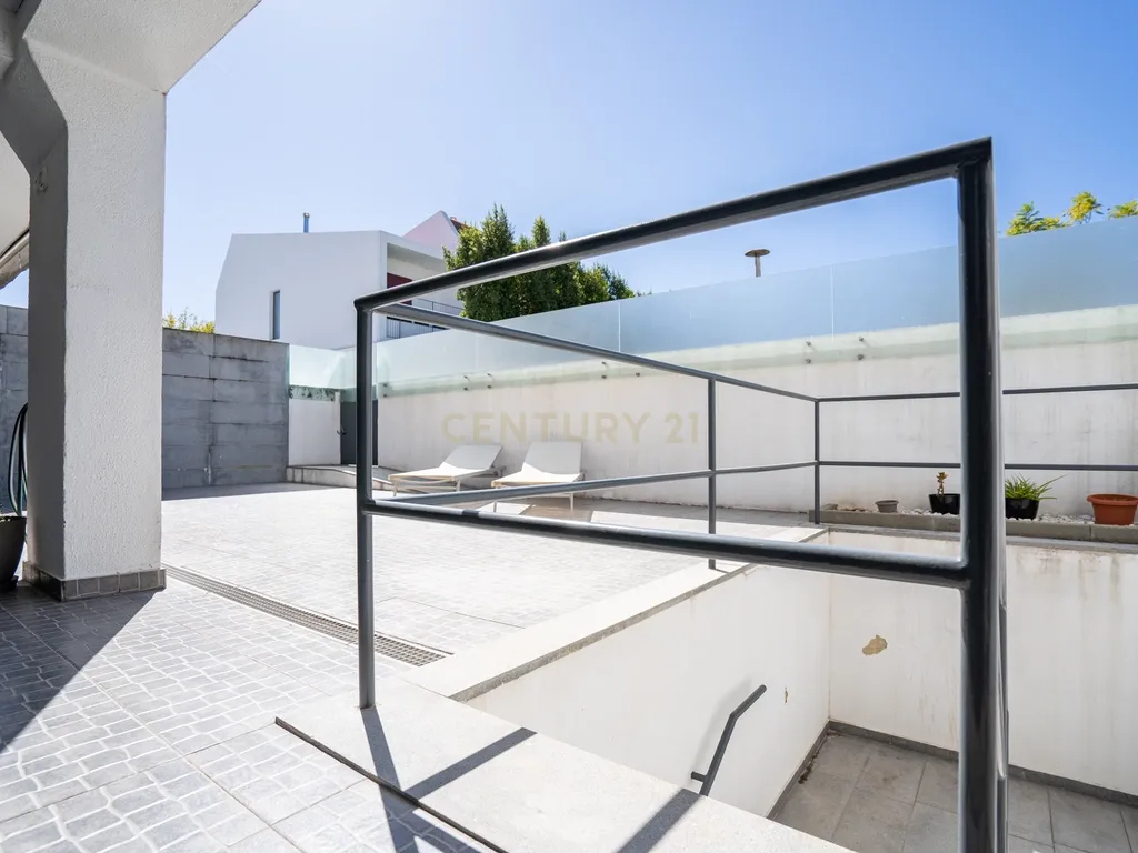 Moradia Contemporânea T4 em Santo António da Charneca - Barreiro - Image 40