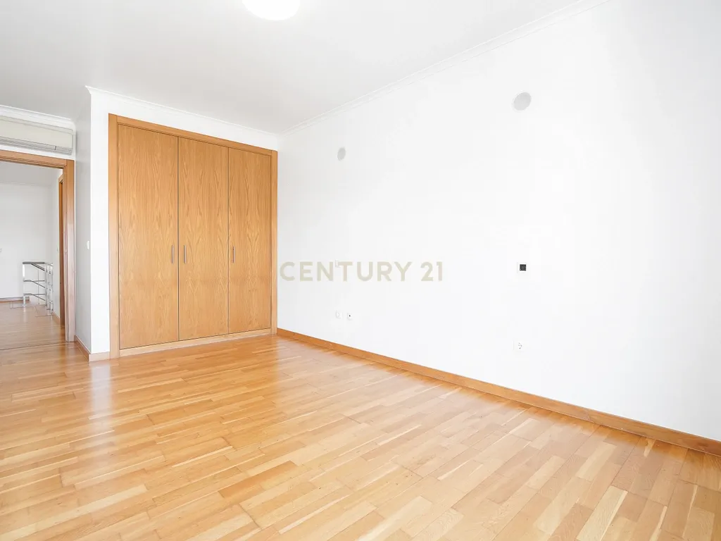 Apartamento T5 Duplex de Luxo para Arrendamento – Avenida do Brasil, Lisboa - Image 37