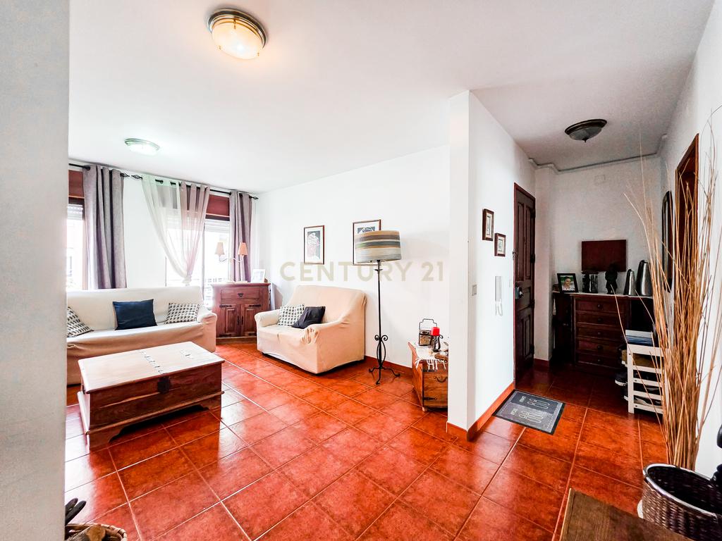 Apartamento T3 na Rua Afonso Castro, em Setúbal com Vista Panorâmica - Image 4