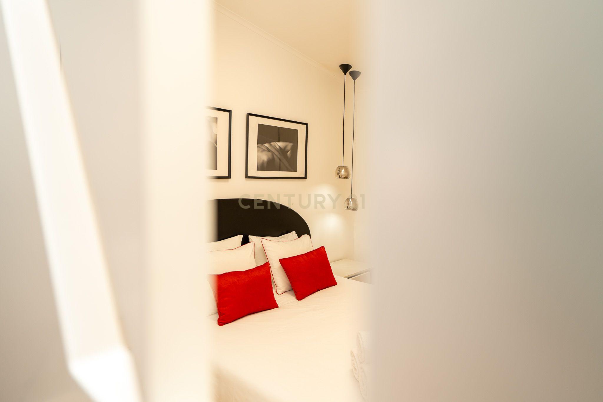 Fotografia 8 de Investir em Alfama – T1 renovado, último piso, vista de rio, em zona de forte procura