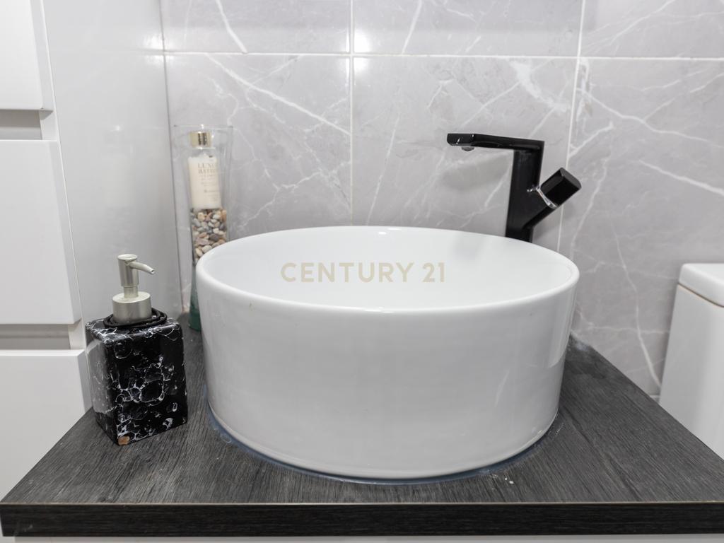 Apartamento T2 no Feijó totalmente remodelado - Image 19