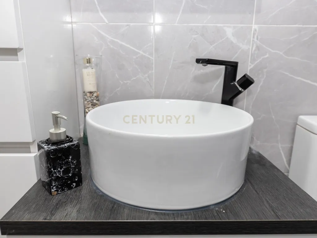 Apartamento T2 no Feijó totalmente remodelado - Image 19