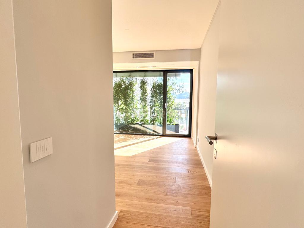 Apartamento Duplex T4 Novo na Rua Bartolomeu Dias, em Belém – conforto, modernidade, luz natural e espaço em Belém - Image 11