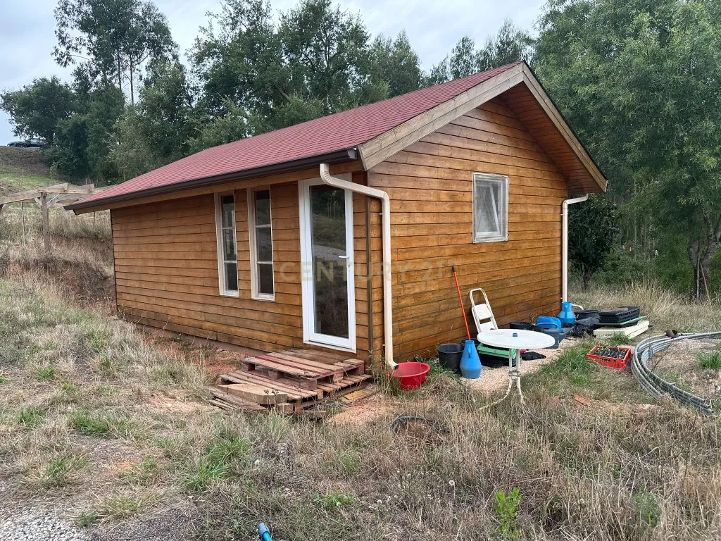 Moradia em ruína com 5.570 m² de terreno em Alvorninha - Image 7