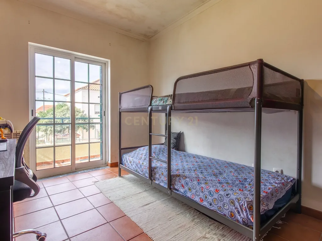 Moradia T3 na Quinta do Conde com Logradouro e sotão - Image 19