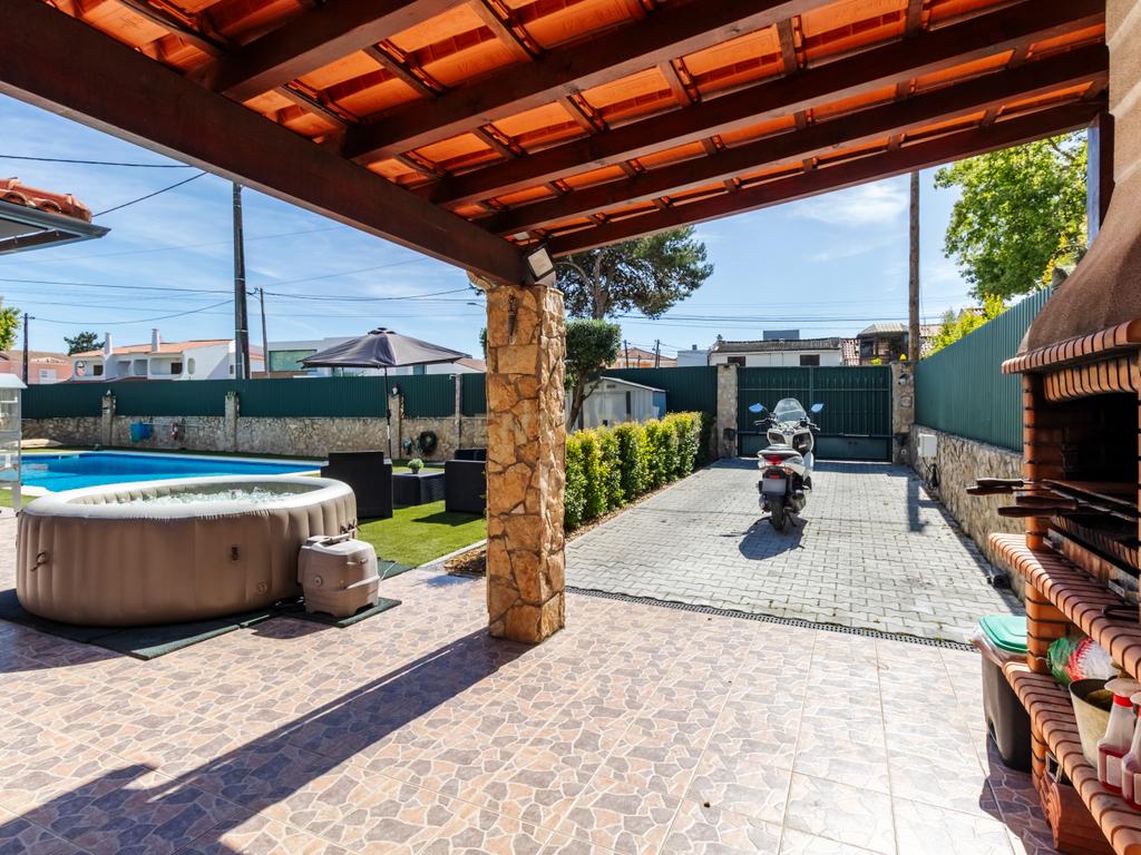 Moradia T4 como nova com piscina na Marisol em Lote de 500m² - Image 16