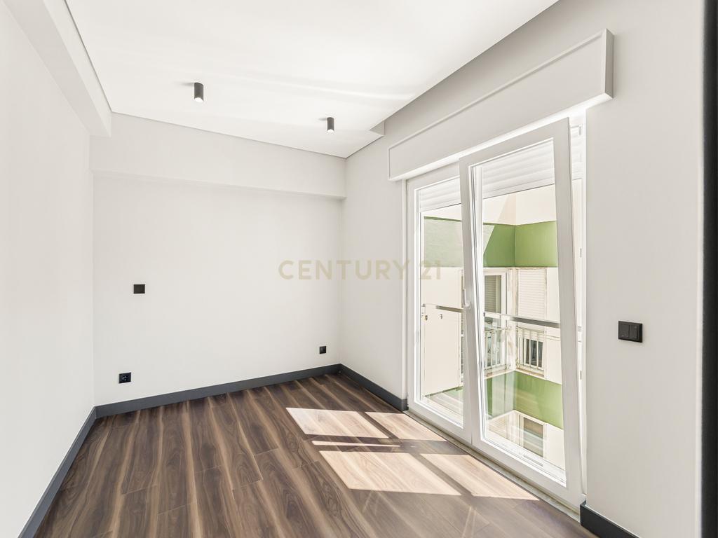 Apartamento T3 Totalmente Renovado - Image 36