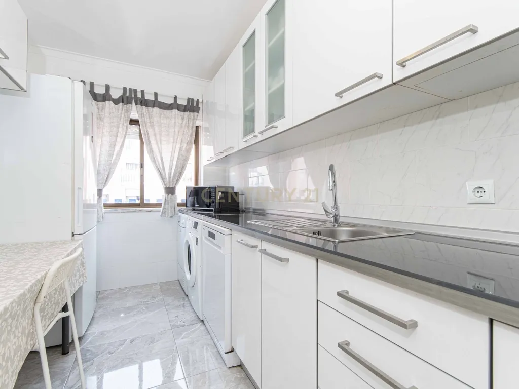 Apartamento T2 Remodelado (Agualva/Cacém) - Image 6