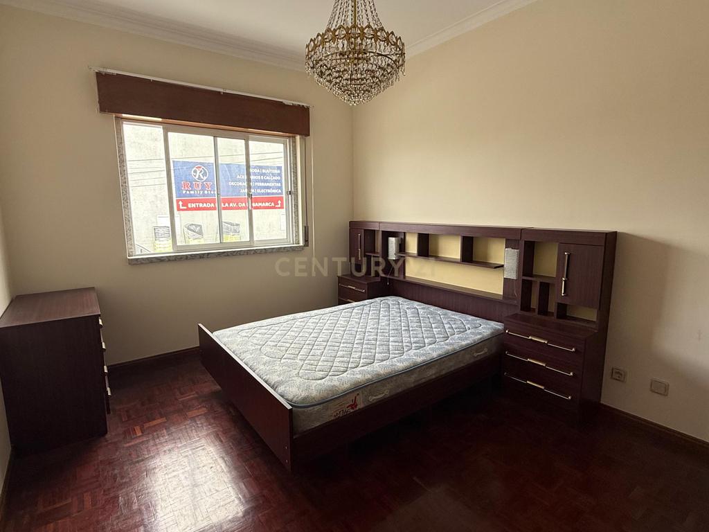 Andar de moradia com 3 quartos para arrendamento em Casal de Cambra - Image 16