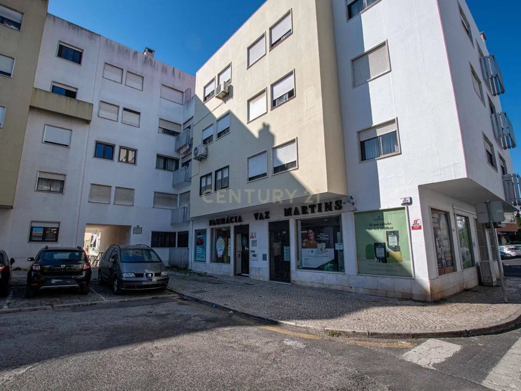 T2 Remodelado | Rua Borges Carneiro, Amadora - Image 16