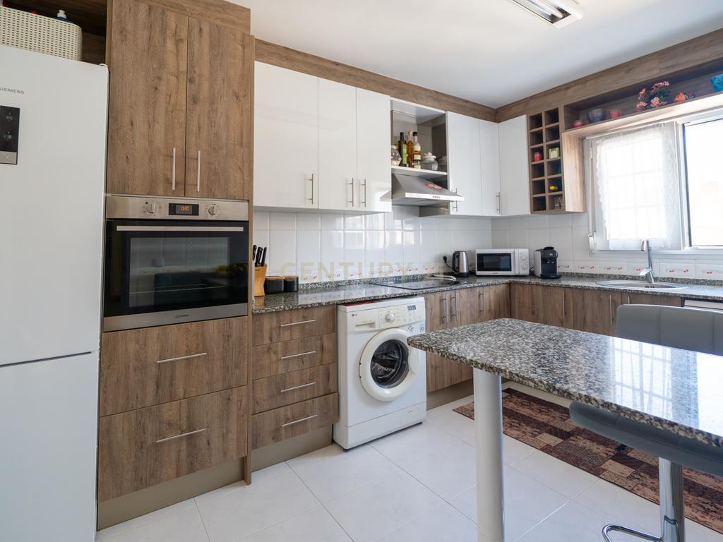 Apresentamos-lhe uma magnífica moradia em Cambrils — perfeita para quem procura conforto, estilo e excelente qualidade de vida na Costa Dourada. - Image 6