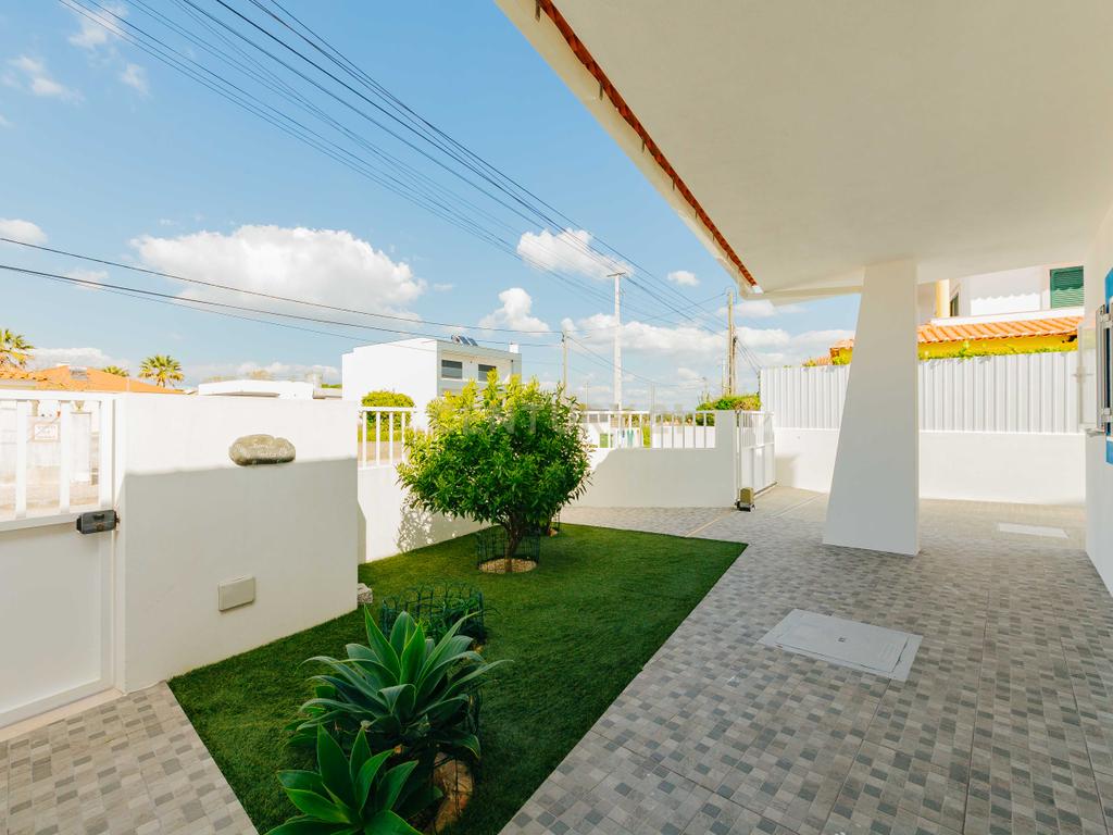 Moradia Térrea com garagem, lote 340m2 - Penteado, Moita - Image 1