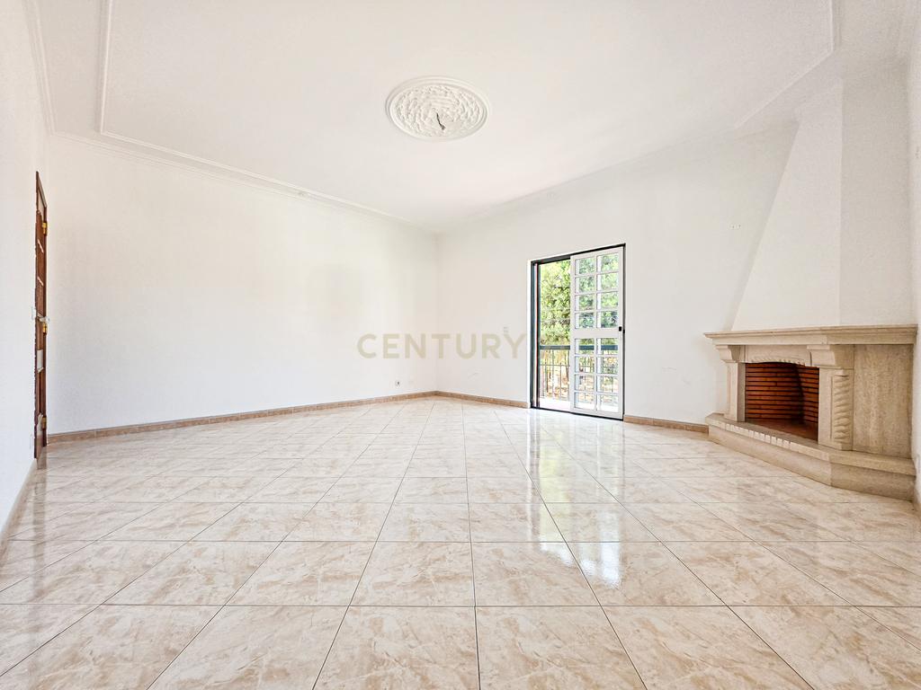 Moradia T3 + Loja em Fernão Ferro, Seixal - Oportunidade Única! - Image 39
