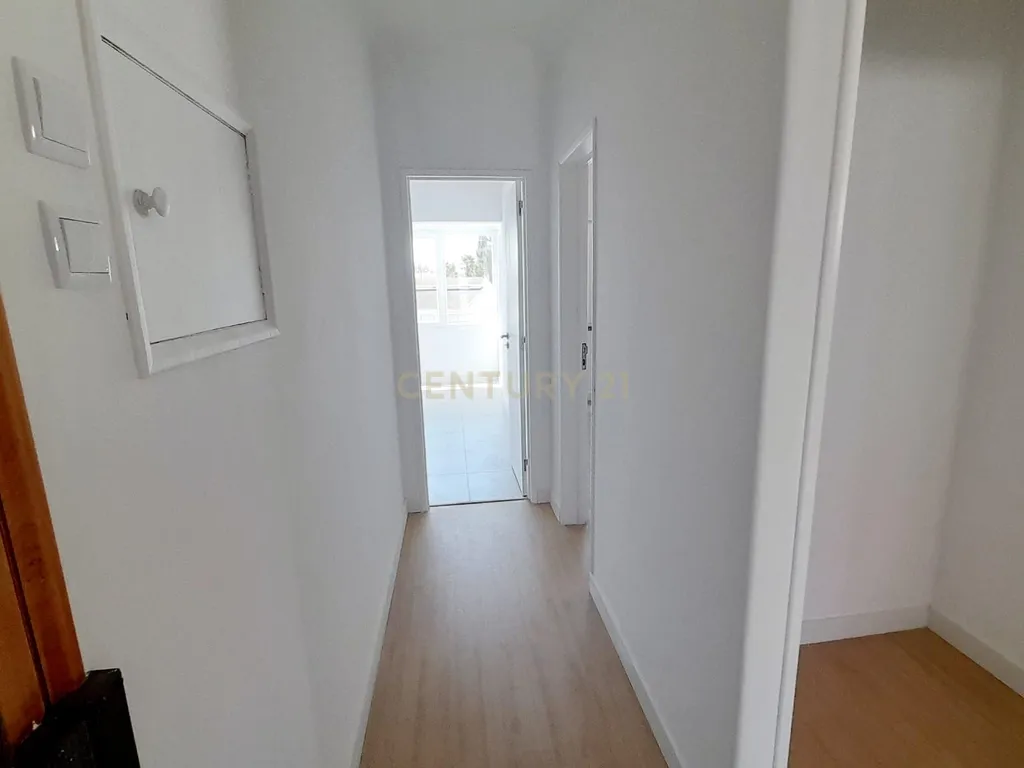 Apartamento t2 remodelado em zona muito sossegada de Santarém - Image 5