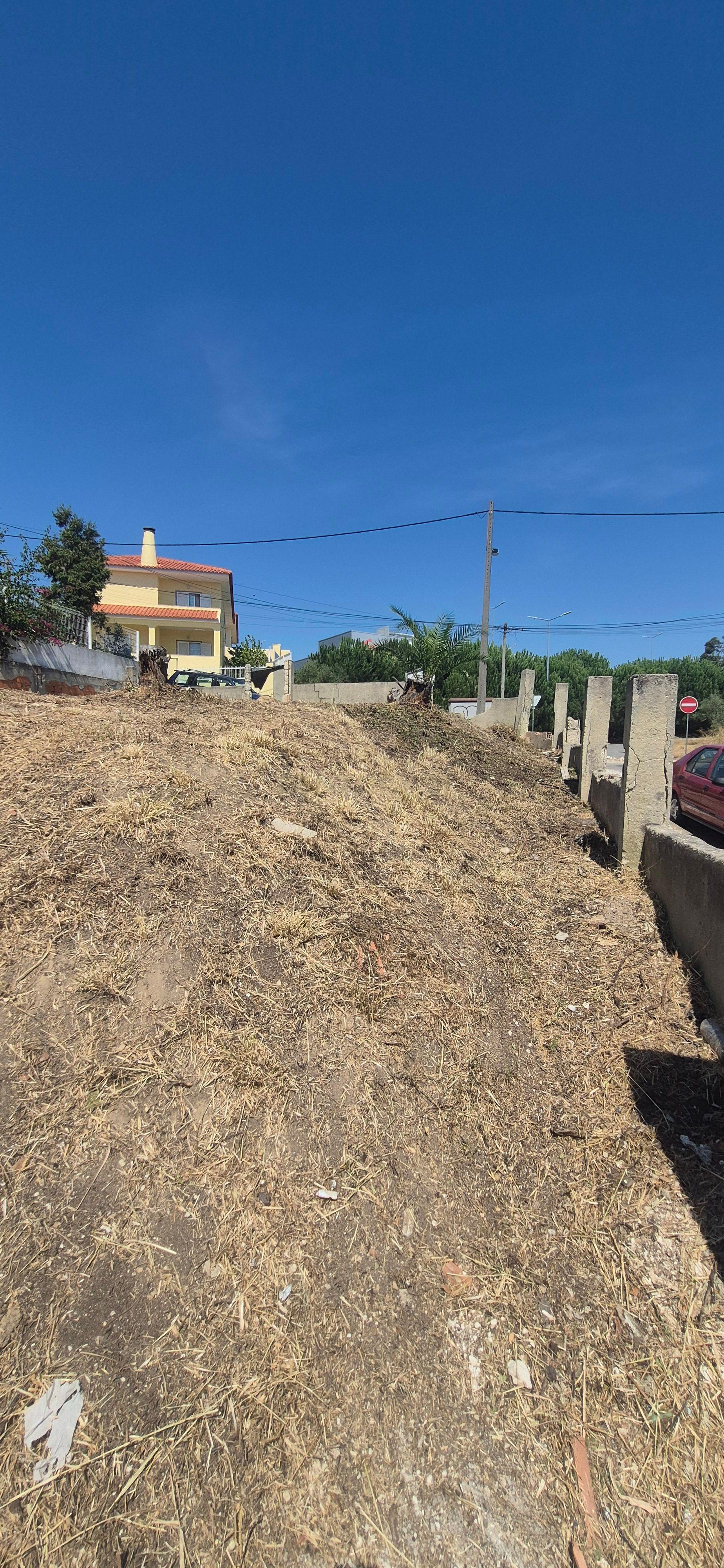 Fotografia 2 de Terreno Urbano para Construção | 317 m² | Vale de Cavala – Charneca da Caparica
