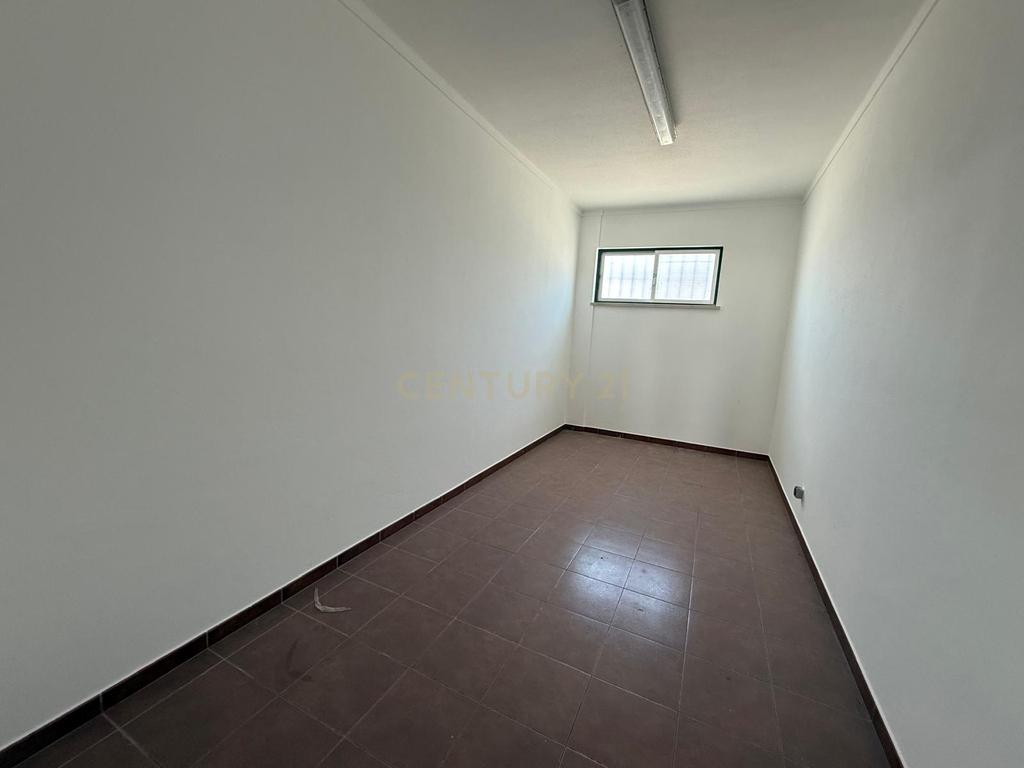 Armazém Industrial para Arrendamento – Riachos, Torres Novas - Image 6