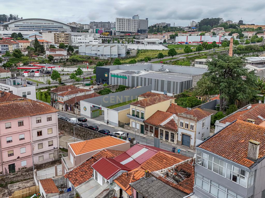 T2 Renovado com Vista Cidade – Rua de São Roque da Lameira, Campanhã - Image 29