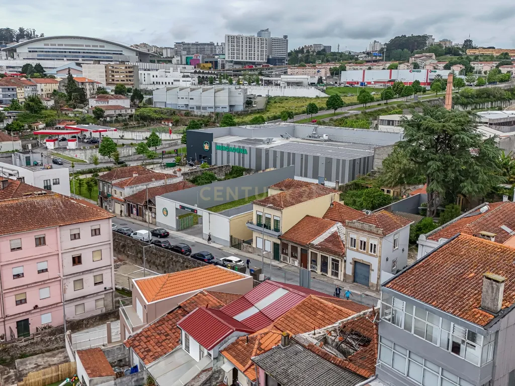 T2 Renovado com Vista Cidade – Rua de São Roque da Lameira, Campanhã - Image 29