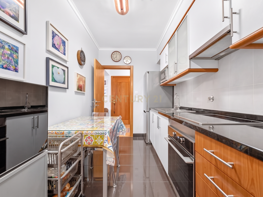 Apartamento T1 com Boas Áreas em Santo António, Funchal - Image 8