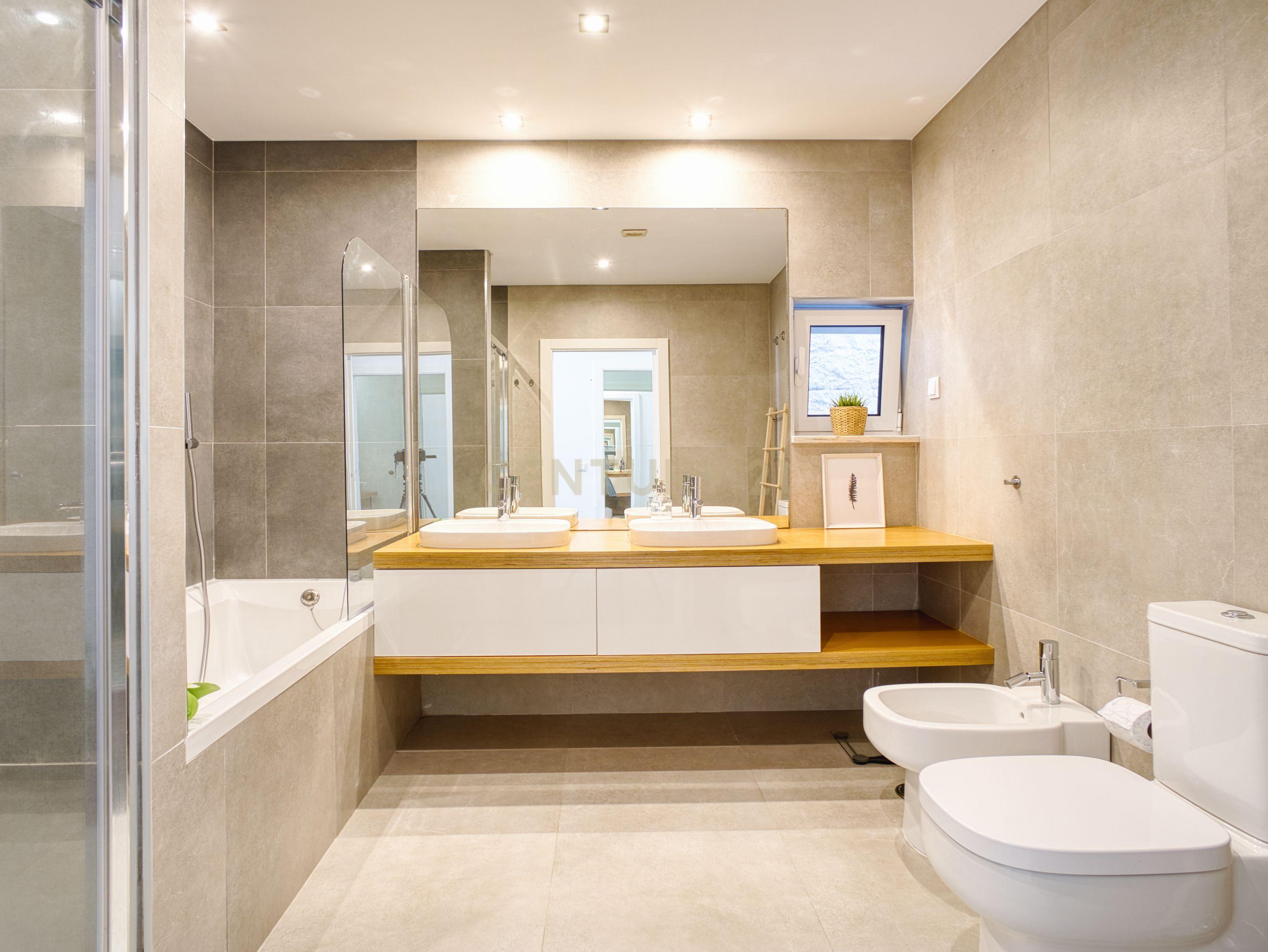 Apartamento Moderno T2 em Nazaré - Perto da Praia e Serviços - Image 11