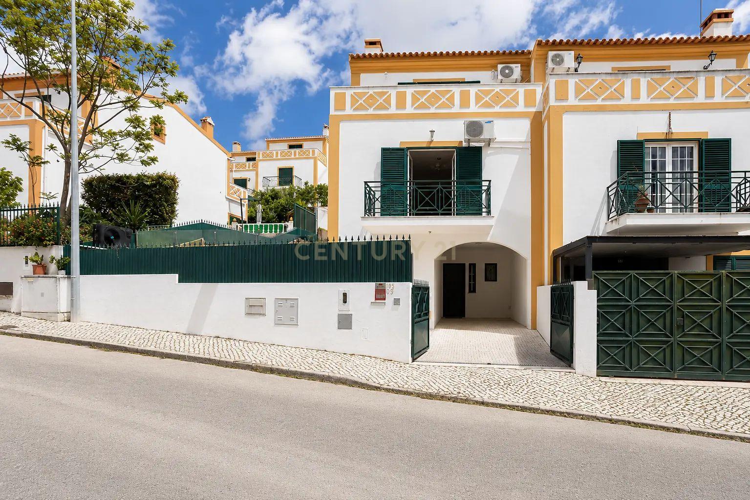 Fotografia 3 de ✨ Moradia Exclusiva em Sesimbra com Piscina Aquecida e Churrasqueira — Viva o Melhor do Mar!