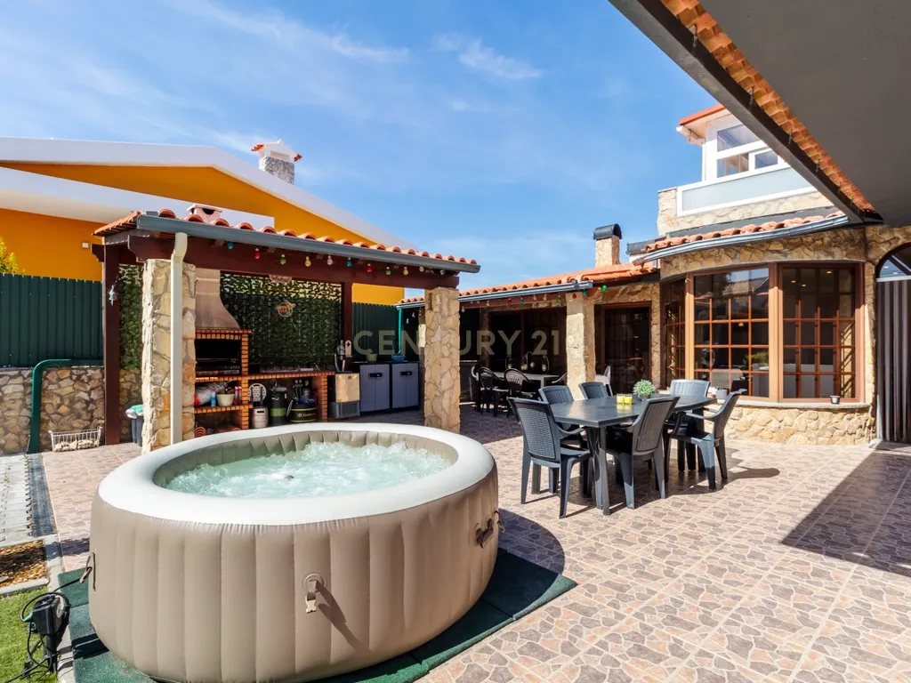Moradia T4 como nova com piscina na Marisol em Lote de 500m² - Image 12