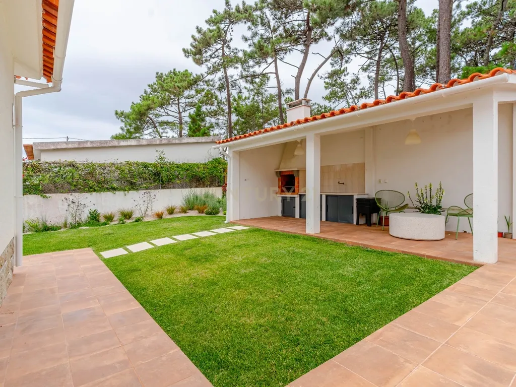 Viver com Elegância entre o Litoral e a Cidade – Uma Casa Sustentável em Colares, Portugal - Image 51