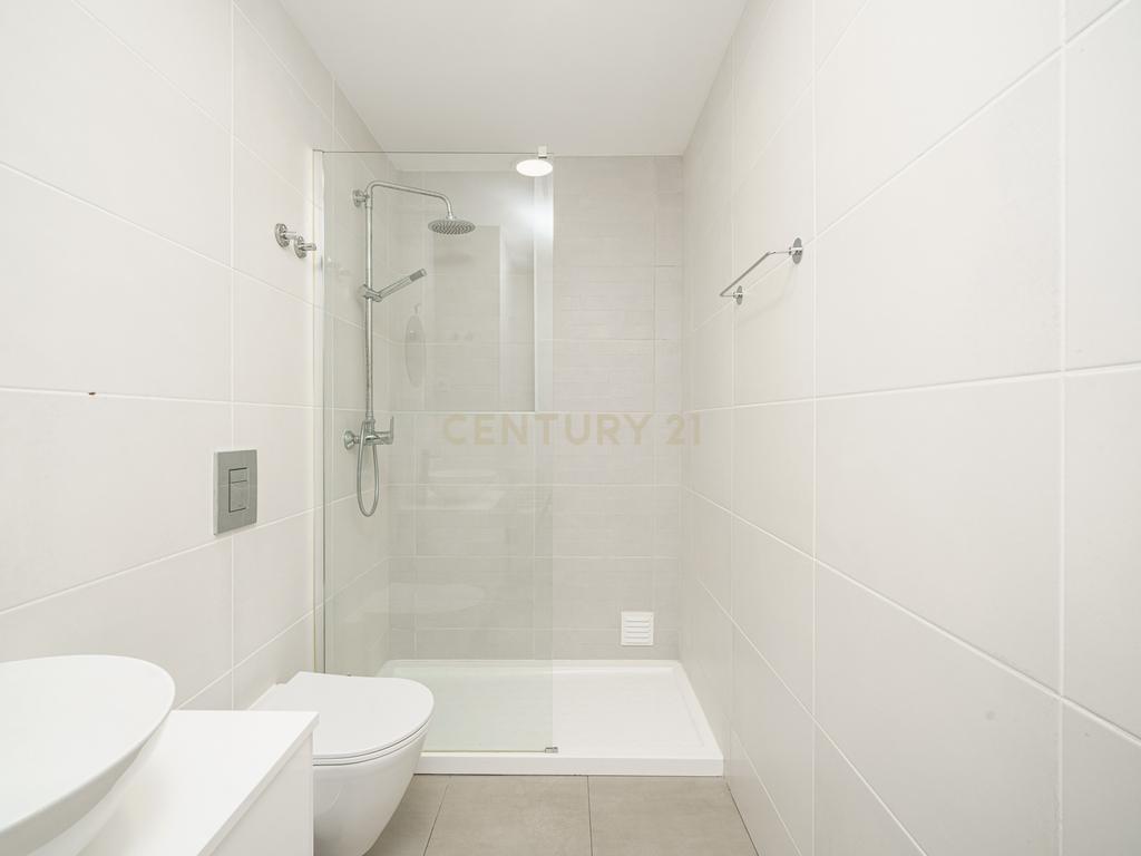 APARTAMENTO T3, TOTALMENTE REMODELADO, PARA VENDA NO CENTRO DE SETÚBAL - Image 16