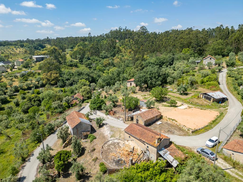 Moradia T2 para reconstrução em Casais da Abadia, Caxarias, Ourém - Image 8