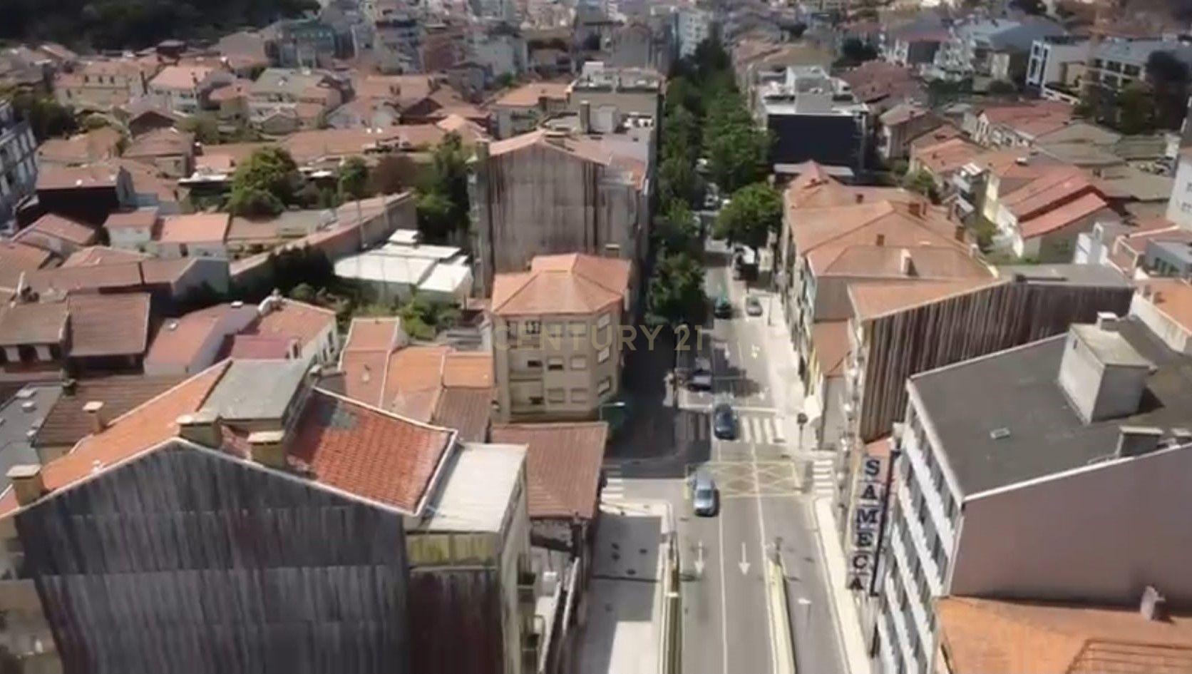 Fotografia 9 de Prédio para reconstrução em Faria Guimarães
