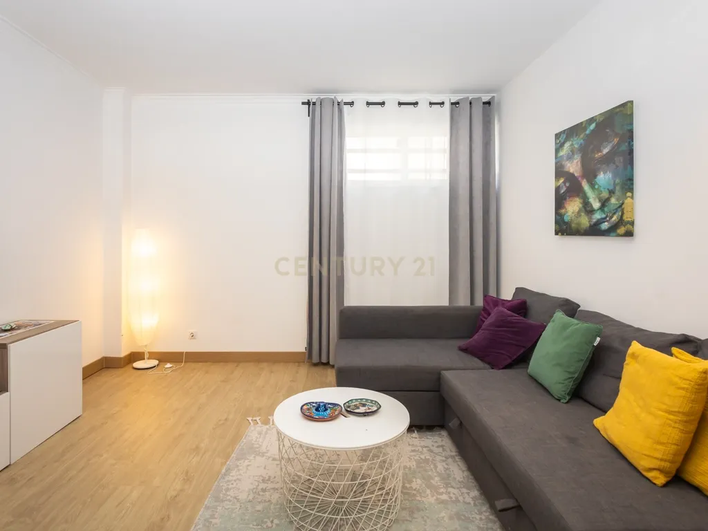 Apartamento T1+1 - Sobreda - Image 12