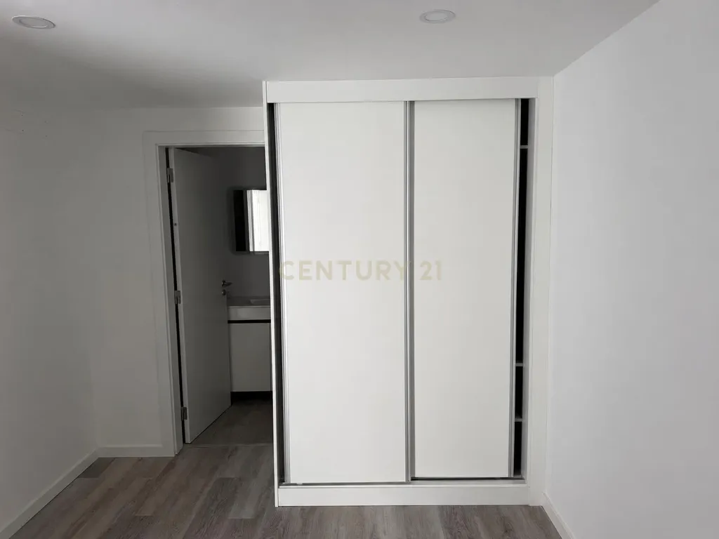 Moradia T2 totalmente remodelada com suíte e churrasqueira no Barreiro - Image 16