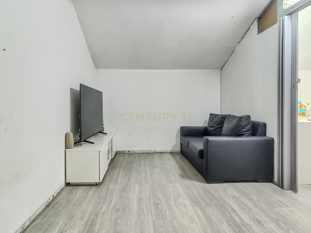 Apartamento T2, de 2 frentes, localizado em Rio Tinto, com Sótão e Garagem Box - Image 27