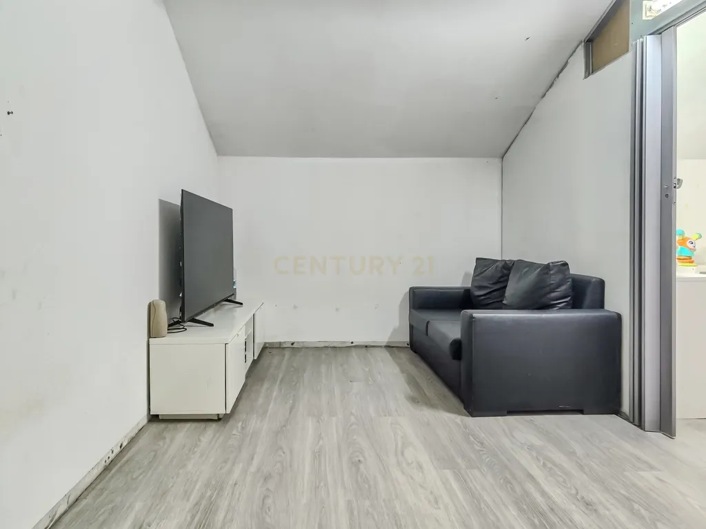 Apartamento T2, de 2 frentes, localizado em Rio Tinto, com Sótão e Garagem Box - Image 27