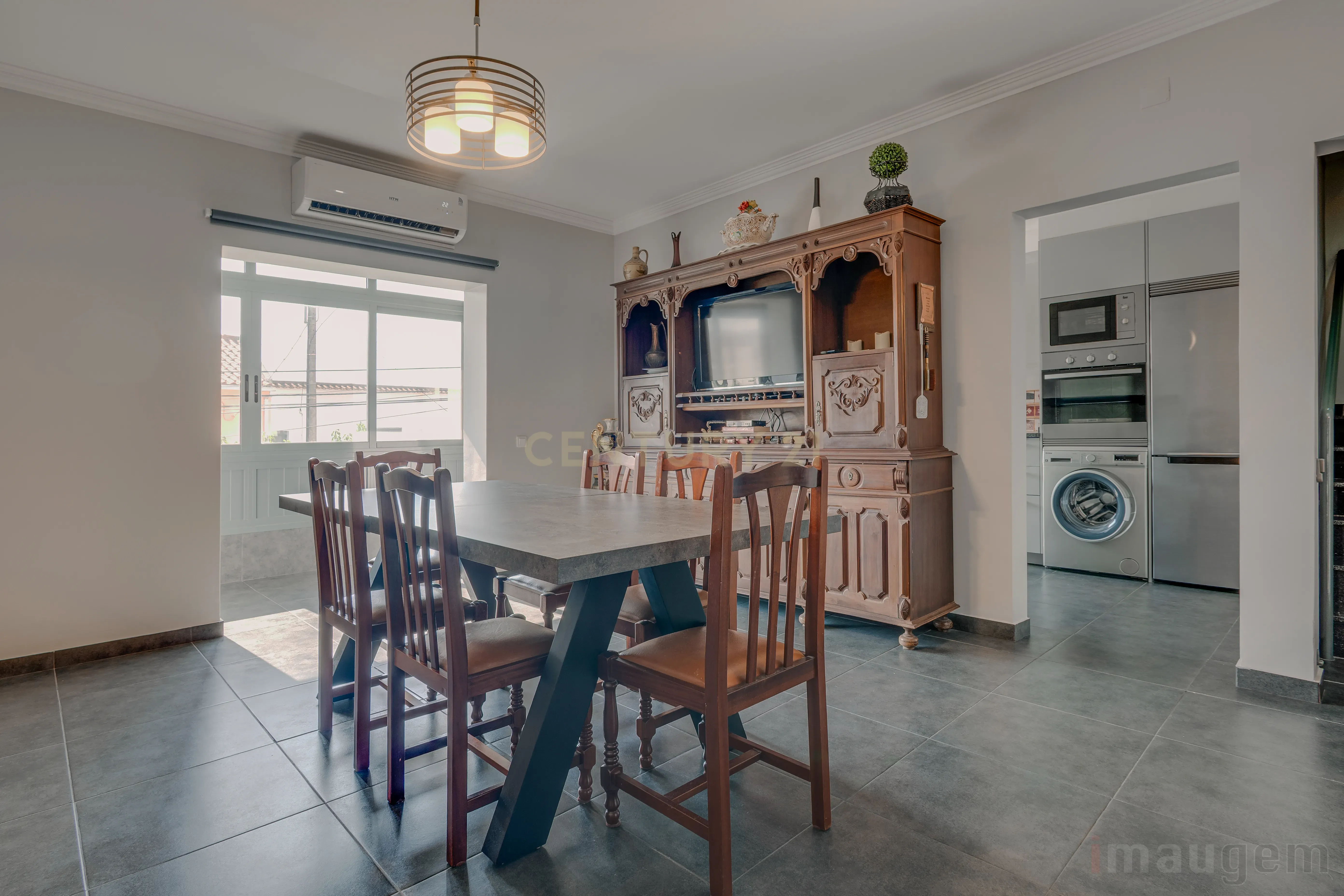Fotografia 9 de T2+2 Renovado com Sótão, Espaço Exterior e Garagem — Centro de Tires