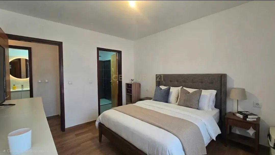 Fotografia 11 de Apartamento T2 Remodelado com Piscina, Jardim e Estacionamento em Portimão