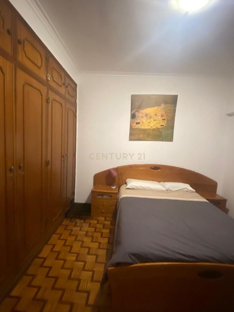Apartamento T3 na Rua Dr. António José de Almeida, Póvoa de Santo Adrião - Image 12