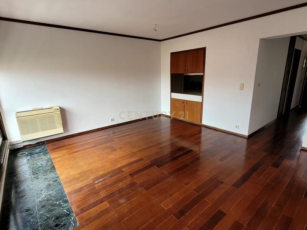 T3 Duplex para Arrendamento no Centro de Telheiras - Image 4