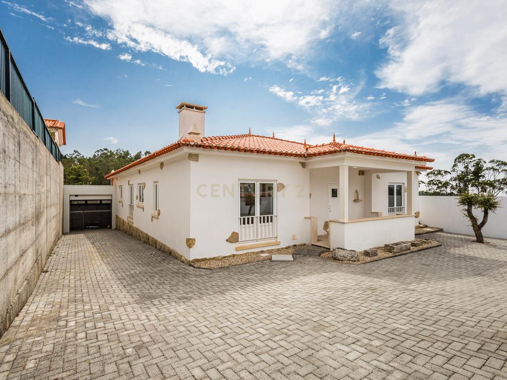 Moradia T3 com Piscina e Vistas para a Natureza – Chainça | Leiria - Image 1