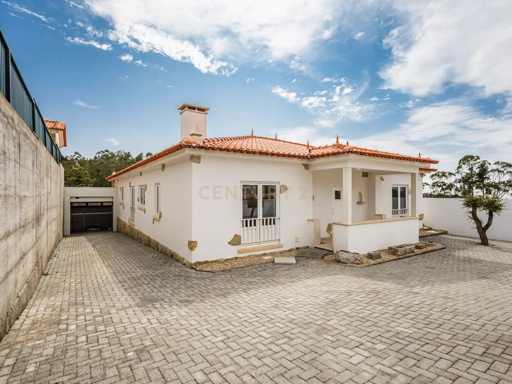 Moradia T3 com Piscina e Vistas para a Natureza – Chainça | Leiria - Image 1