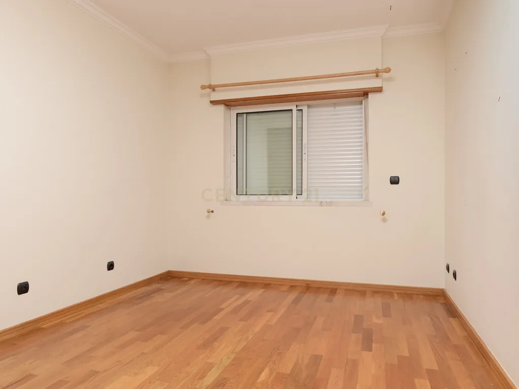 Apartamento T2 com Vista Mar, 2 lugares de garagem na Parede, Cascais - Image 14