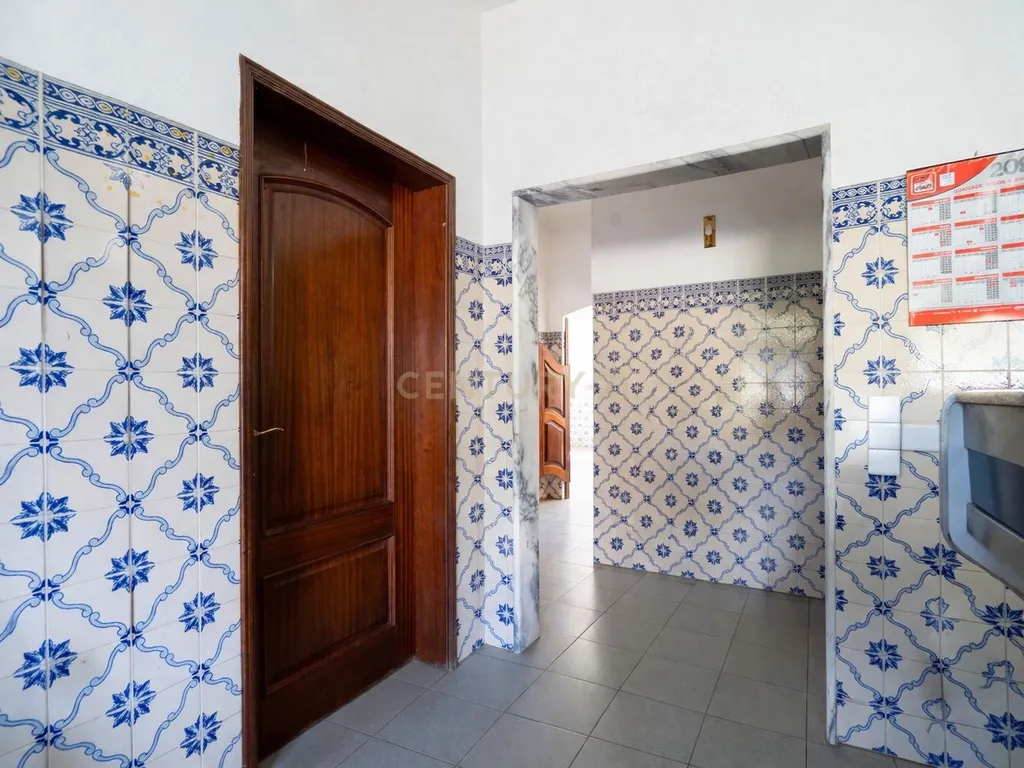OPORTUNIDADE ÚNICA NA LOUSÃ – MORADIA COM GRANDE POTENCIAL (habitação e comércio) - Image 25
