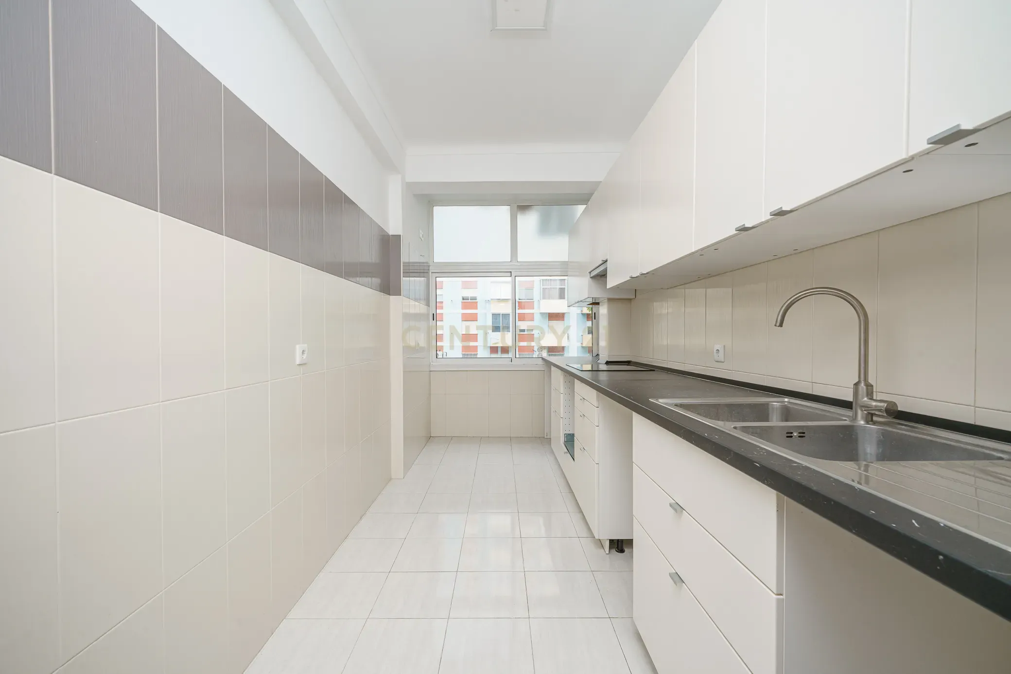 T3 Remodelado no Centro de Setúbal- Campo dos Arcos - Image 1