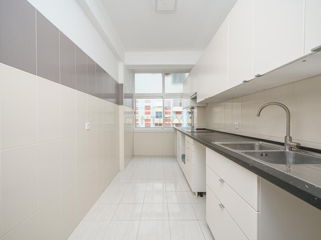 T3 Remodelado no Centro de Setúbal- Campo dos Arcos - Image 22
