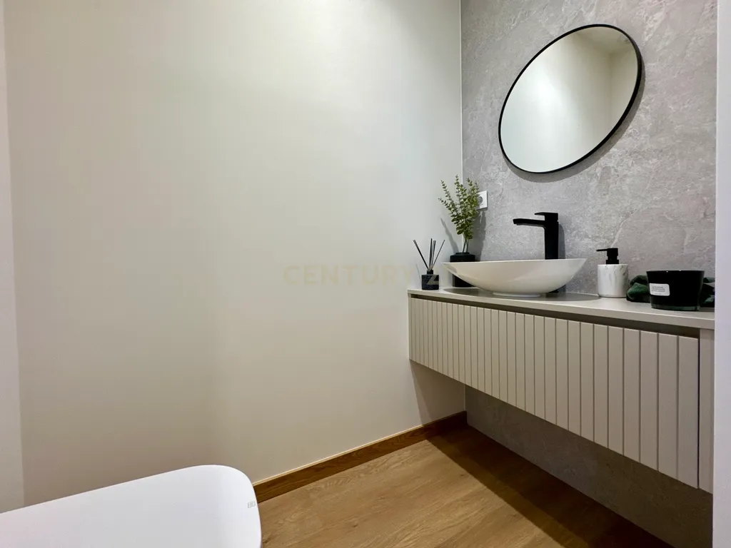 Moradia Contemporânea de Três Frentes | Gondomar, Porto - Image 20